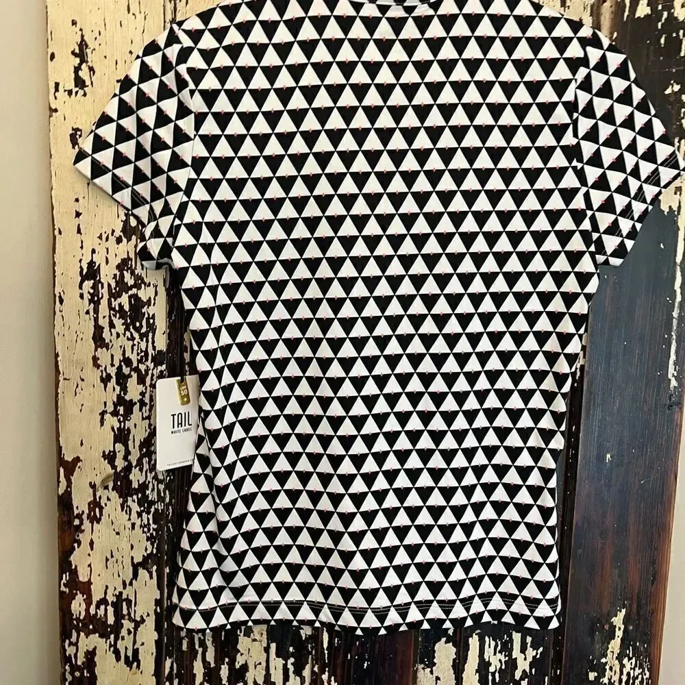 NWT Tail Activewear White Label women’s Gold Top. Size Small. UPF 50 jersey top.